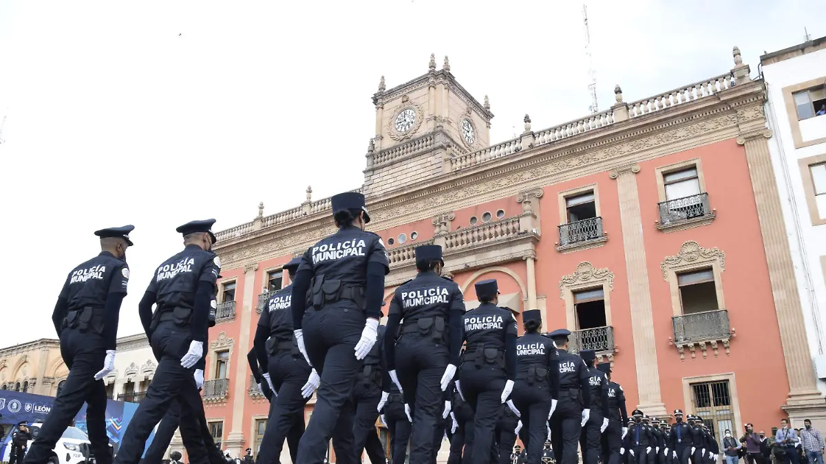 F CARMONA POLICIA TURISTICA(SOL DE LEON) (1)